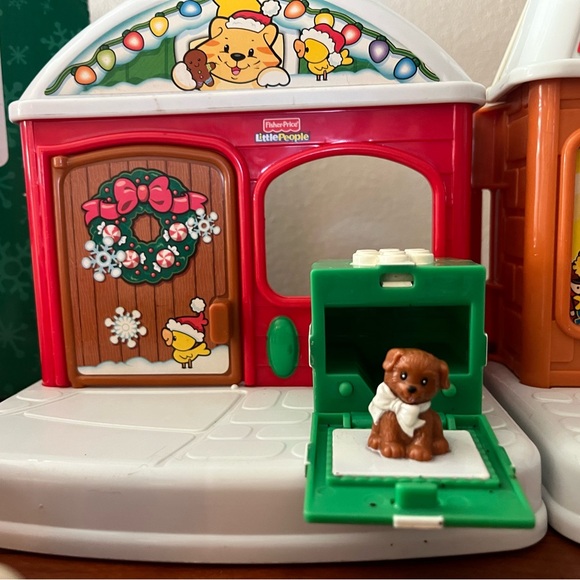 Fisher-Price Little People Santa's Holiday Adventure Playset - Picture 3 of 13